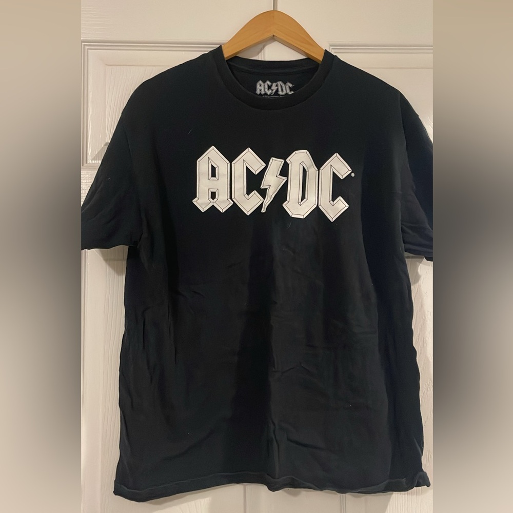 AC/DC preowned T-shirt Large Women’s